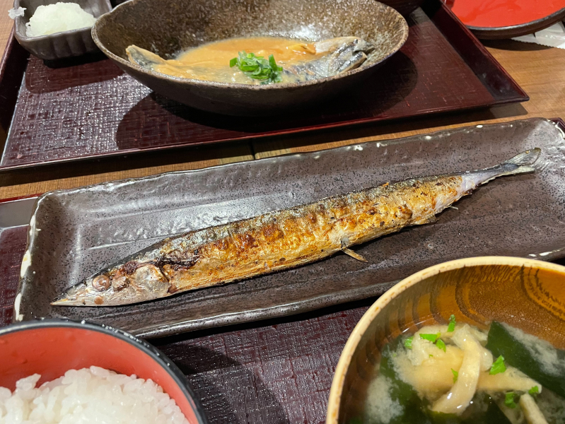 しんぱち食堂のさんまの塩焼き