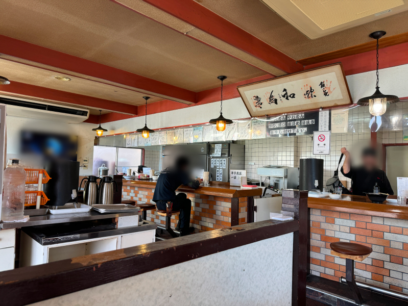 横綱ラーメンの店内