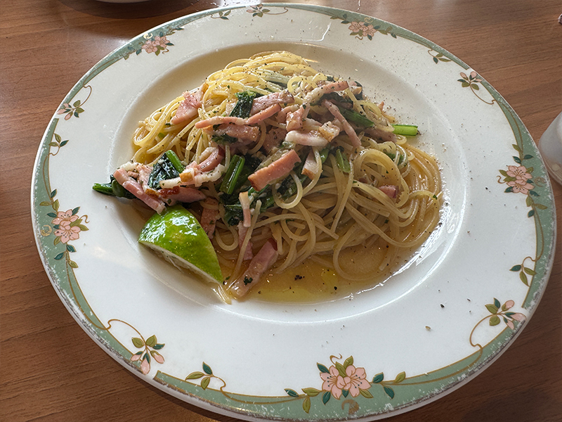 イタリアン食堂 NUKUNUKUのベーコンと青唐辛子、柑橘のペペロンチーノ