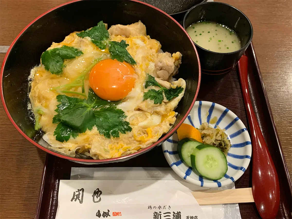 新三浦 天神店｜魅惑の親子丼ランチ！とろとろ卵の絶品味わいを堪能