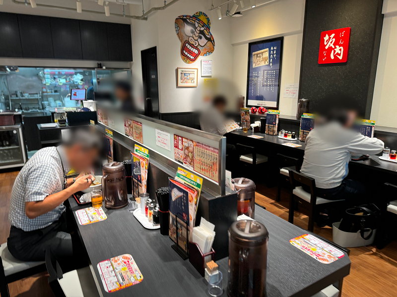 喜多方ラーメン 坂内 天神大名店の店内