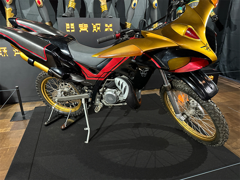 超クウガ展のビートチェイサー2000