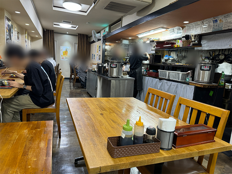 博多ごまさば屋の内観