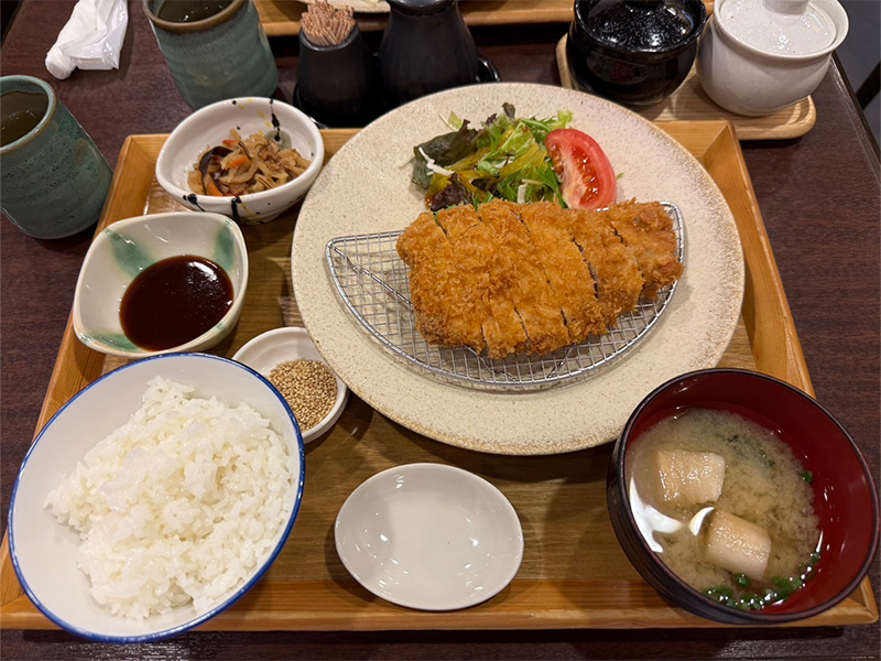 味の正福 アクロス店のロースとんかつ定食