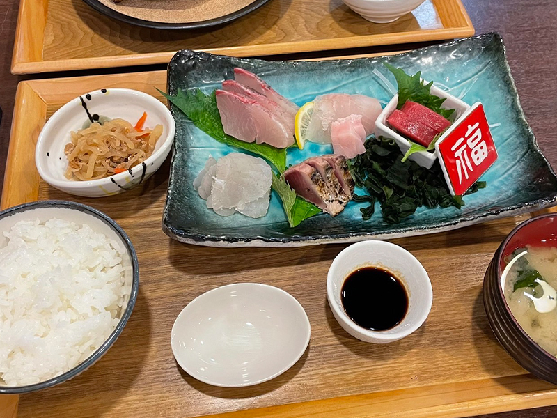 味の正福 アクロス店の刺身盛り合わせ定食