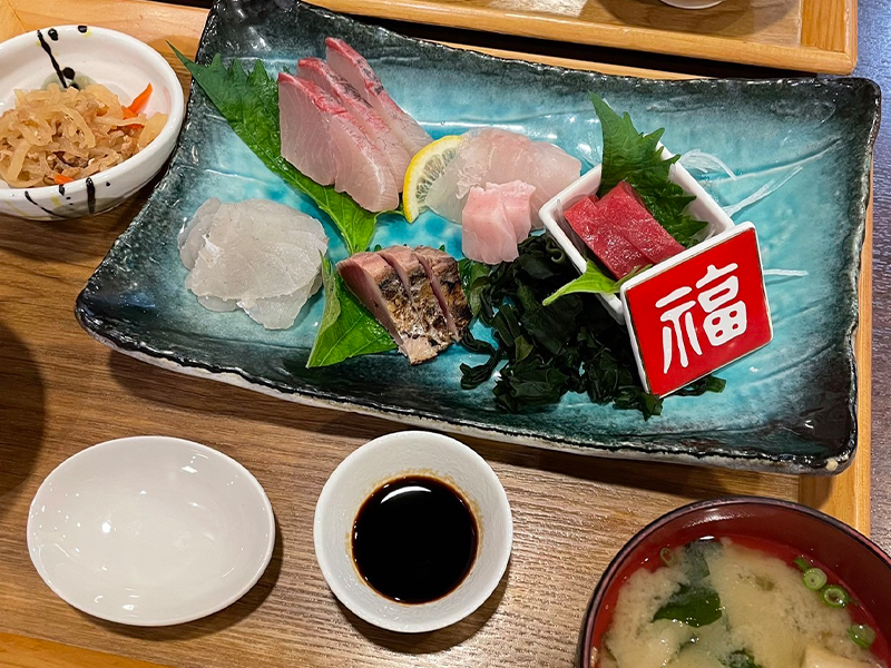 味の正福 アクロス店の刺身盛り合わせ定食