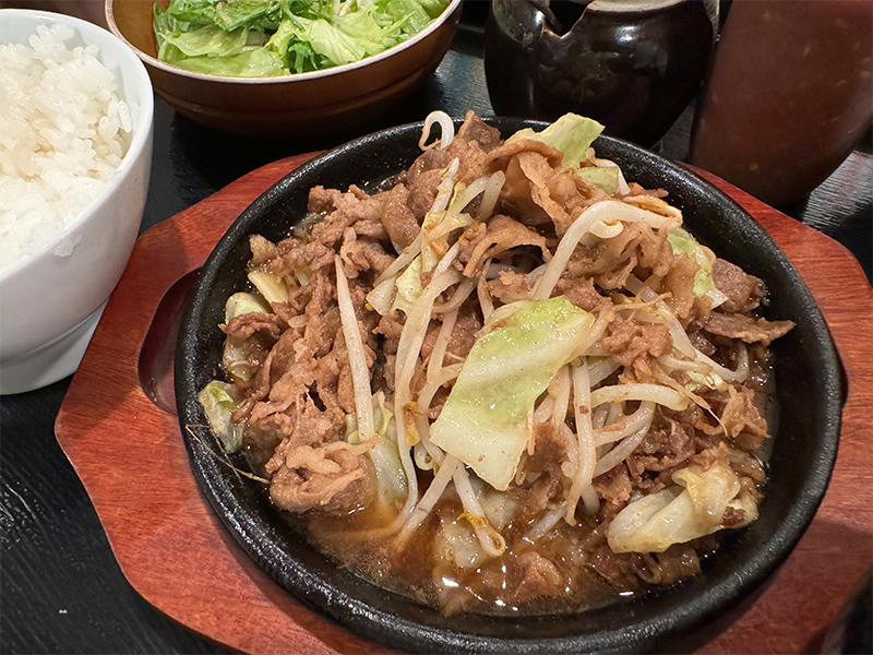 大衆食堂 うっちゃり 天神ビル店の名物！燒肉鉄板定食