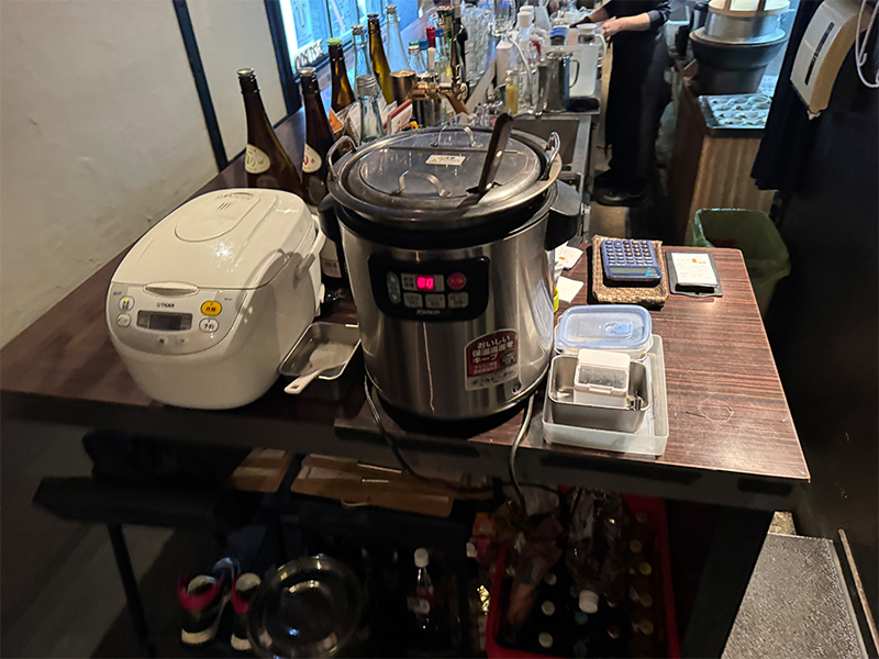 Bistro Oのご飯とテールスープのセルフサービス