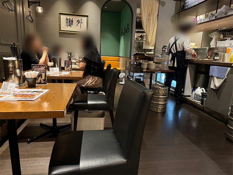 侑久上海 THE BUND 天神店の店内