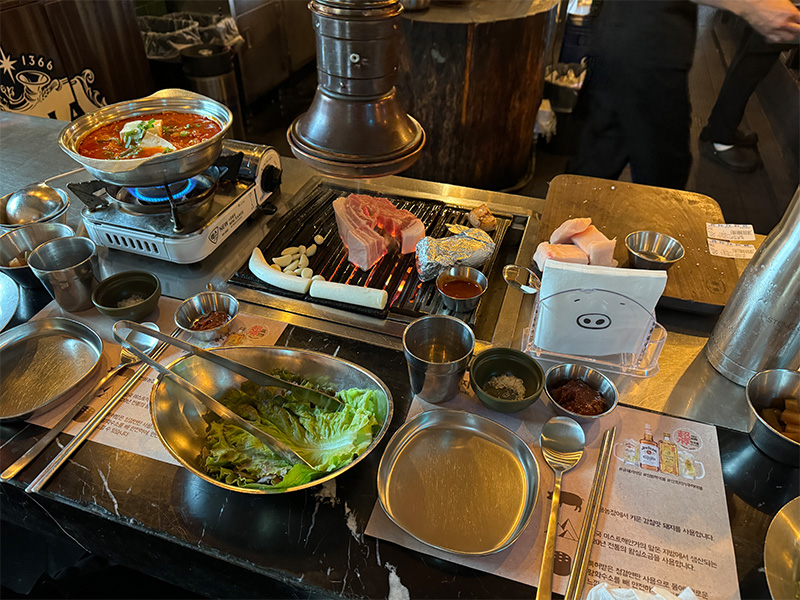 金豚食堂(クムテジシッタン)のサムギョプサル