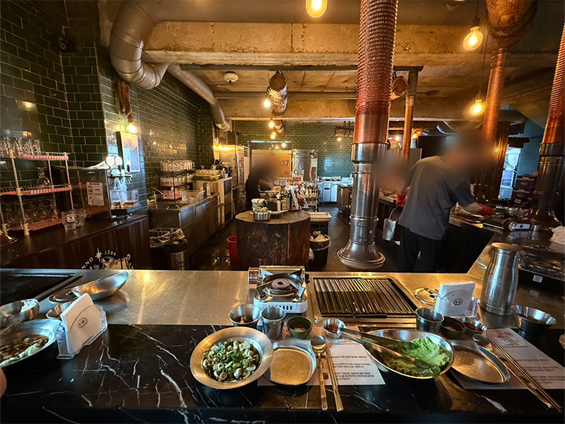 金豚食堂(クムテジシッタン)の店内