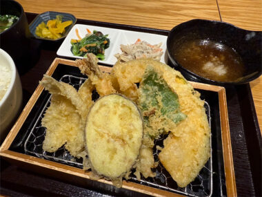 天ぷら×焼小籠包 食堂◎まるにの天ぷら定食