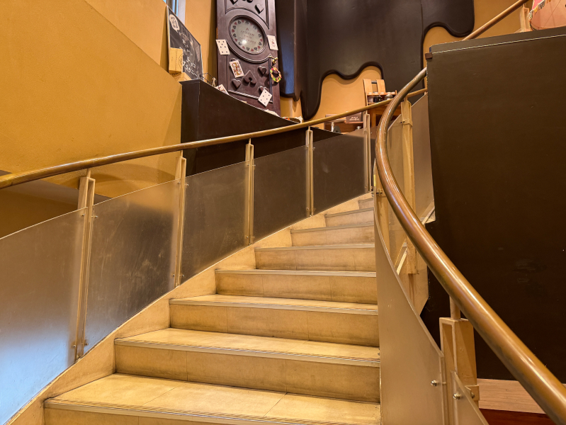 ハートブレッドアンティーク 福岡天神店の階段