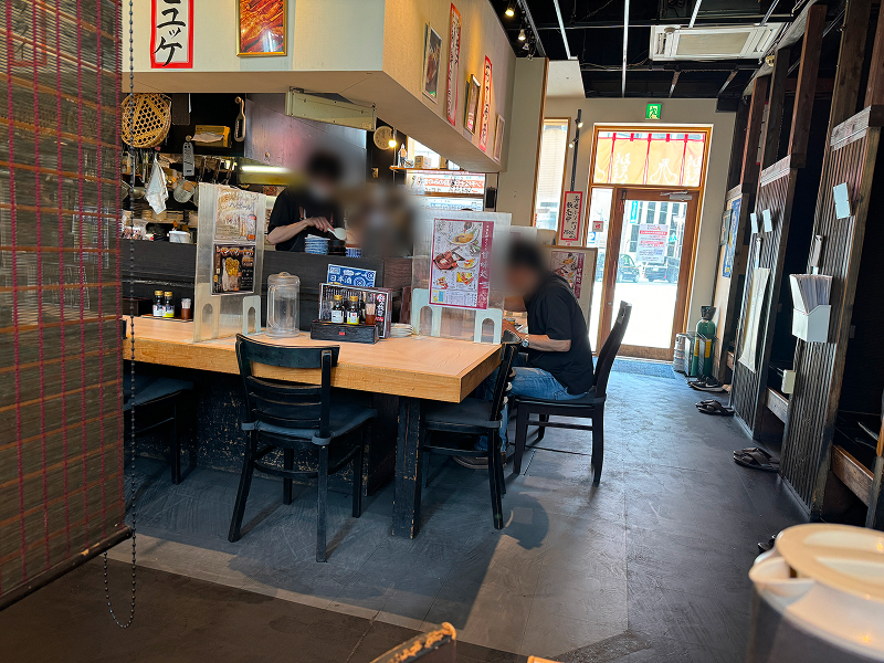 えびえび食堂 えび八本 住吉店の店内
