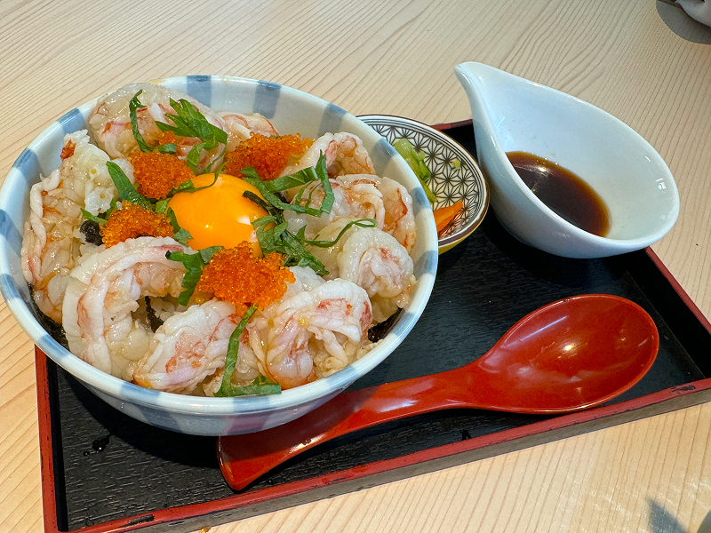 えびえび食堂 えび八本 住吉店の極み漬け海老丼