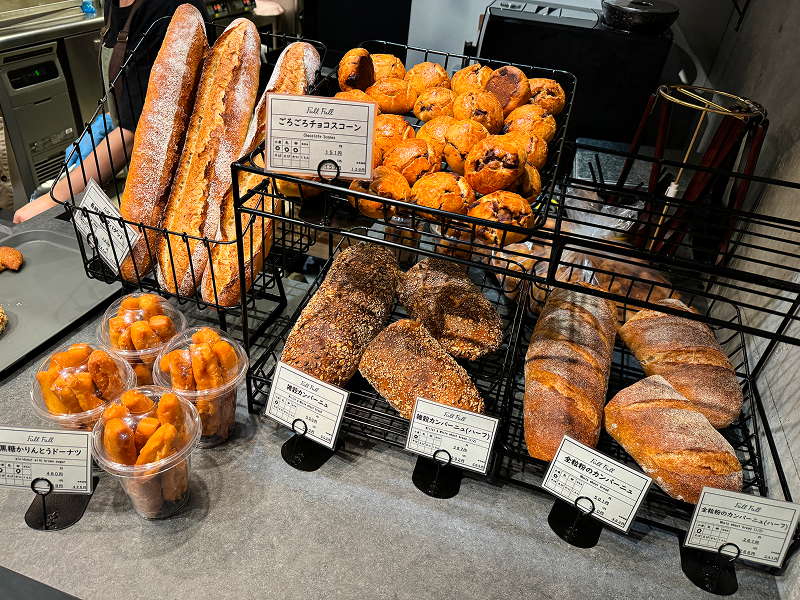 Full Full パンとワインのパン