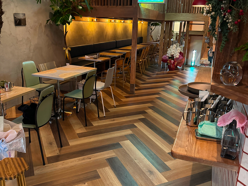 cafe TANNAL 大名店の店内