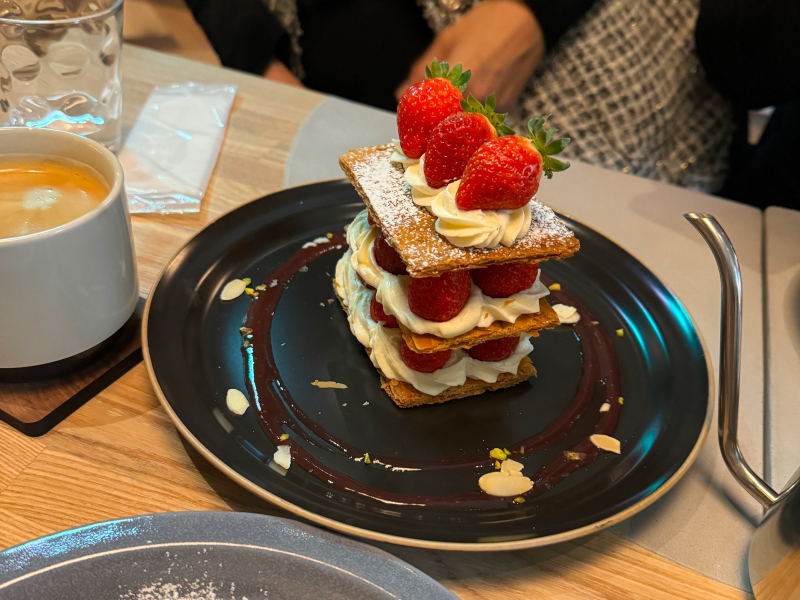 cafe TANNAL 大名店のあまおうミルフィーユ