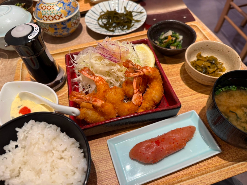 博多めんたいやまや食堂 マークイズ福岡ももち店のエビフライ