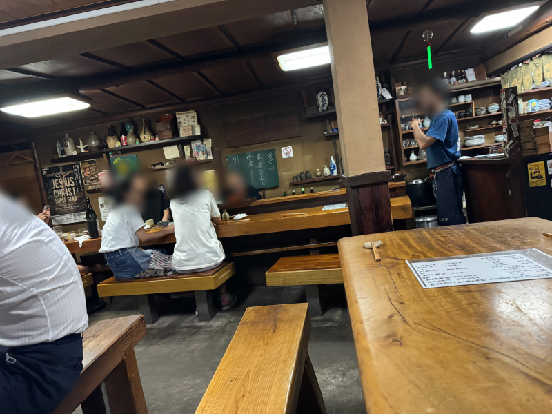 名代おでん 安兵衛の店内