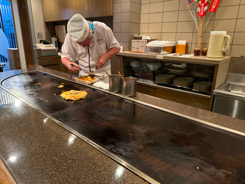 お好み焼き赤坂の店内