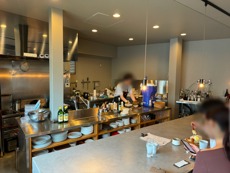 ジャーニー 料理とお酒の店内