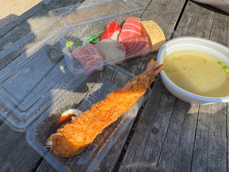 唐戸市場のエビフライとふく汁