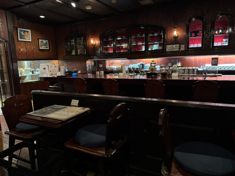 カフェ ミエルの店内