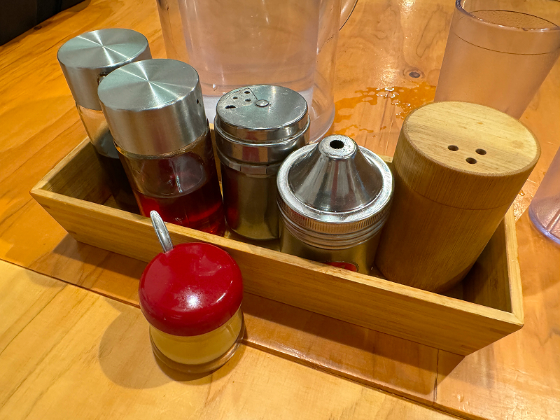 麺屋 たいそん 博多駅前創業店の備え付け調味料