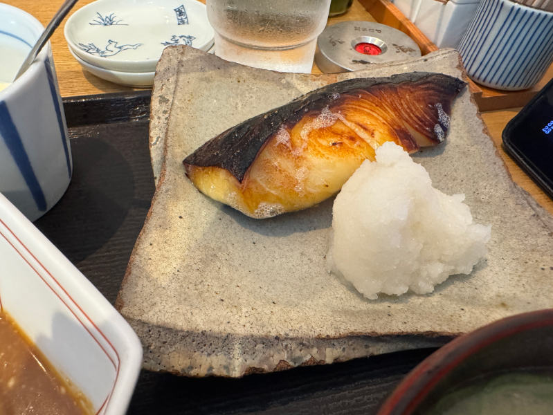 田中田式海鮮食堂 魚忠(うおちゅう)の本日のお刺身と選べるメイン膳2種(自家製銀ダラ味噌漬け+手仕込みアジフライ)