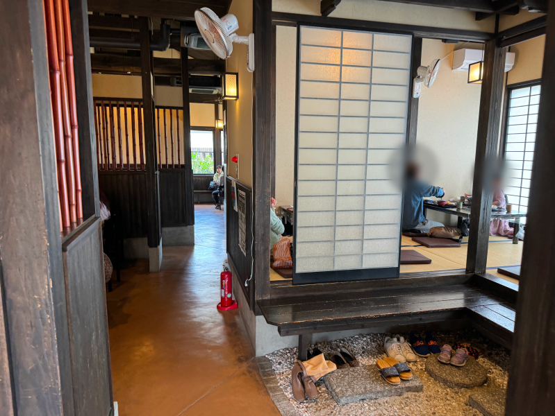 町家かふぇ かまくら 西福岡店の店内