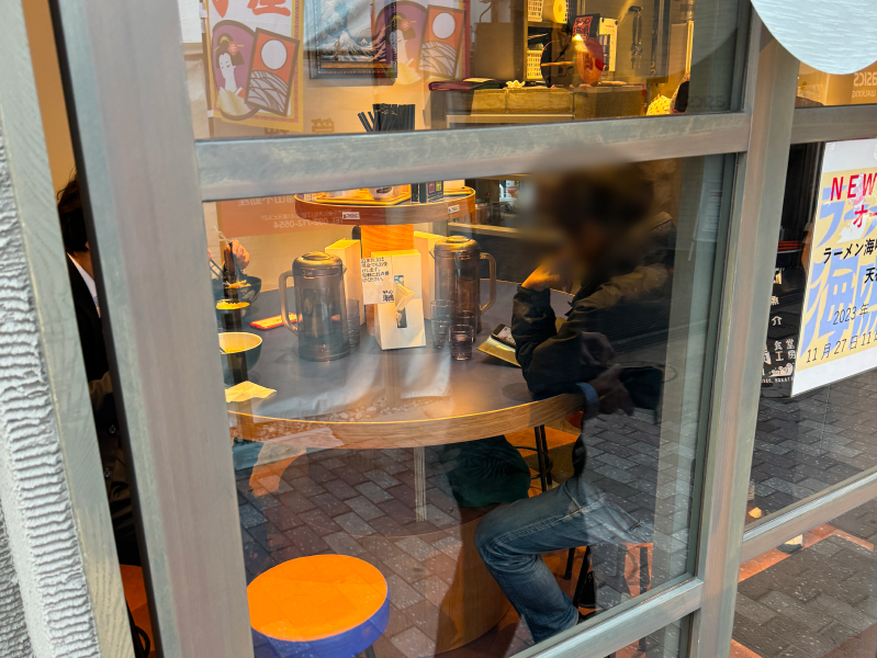 ラーメン海鳴 天神店の内観