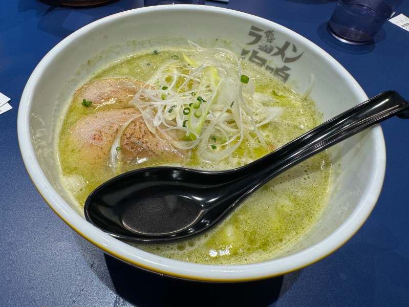 ラーメン海鳴 天神店のジェノバ