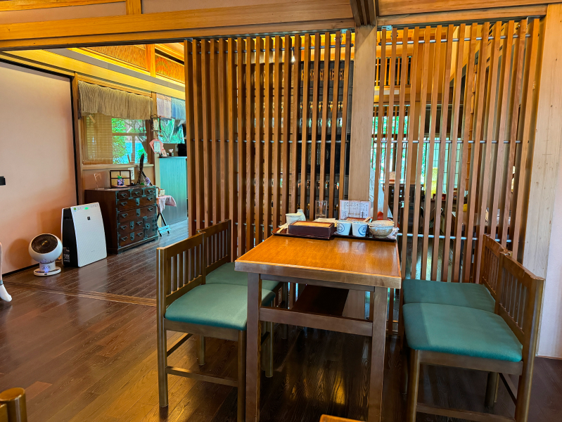 手打ち蕎麦 やぶ金の店内