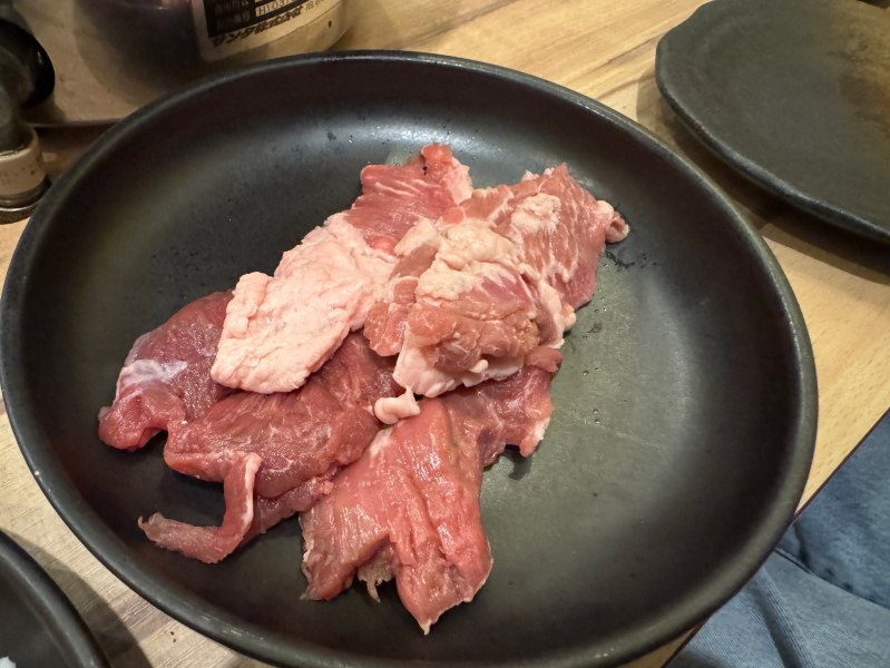 〇八ホルモン 博多店の肉