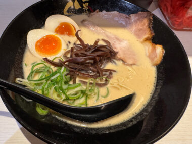 らーめん二男坊 博多デイトス店の煮玉子ラーメン