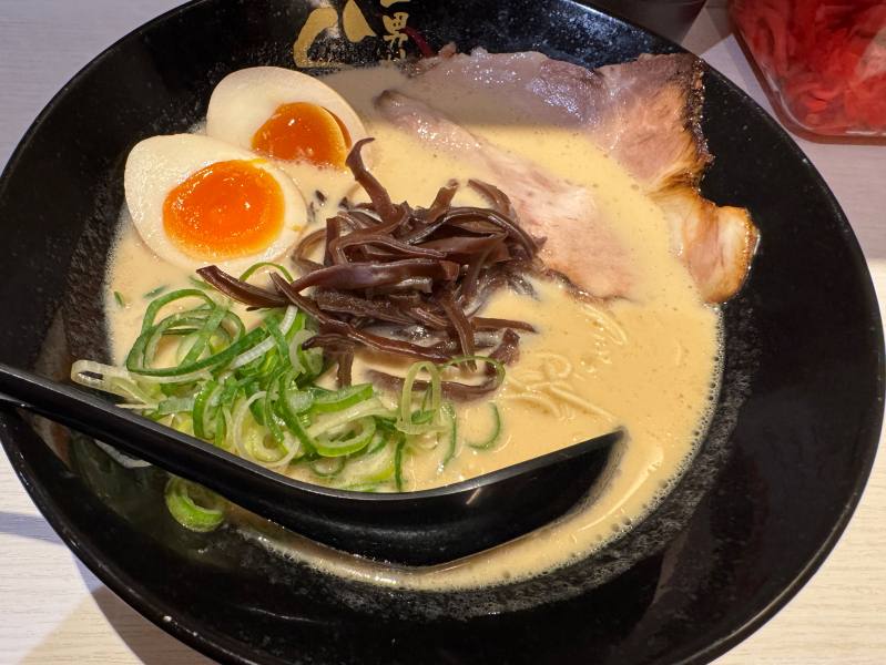 らーめん二男坊 博多デイトス店の煮玉子ラーメン