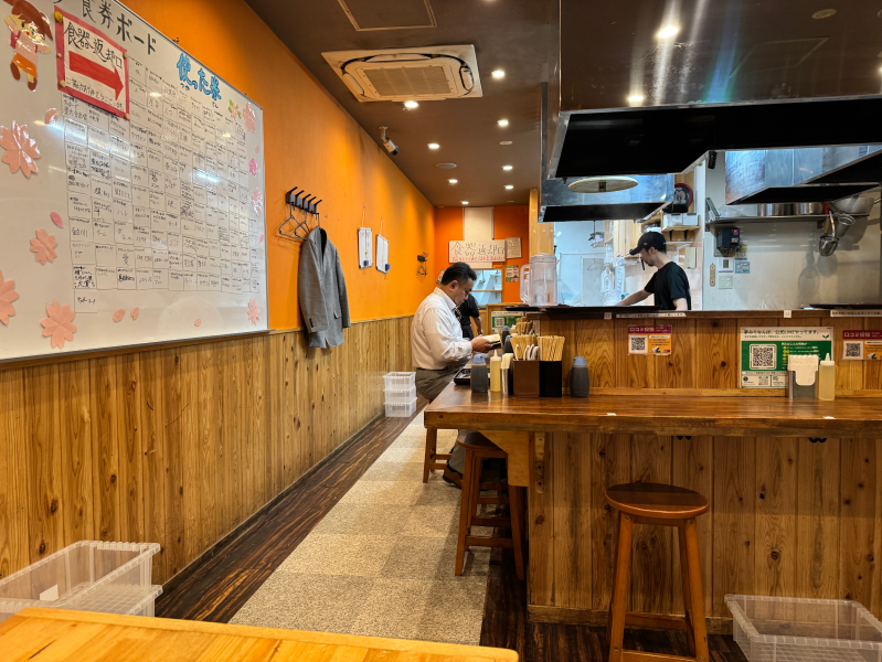 夢みてなんぼ 姪浜店の店内